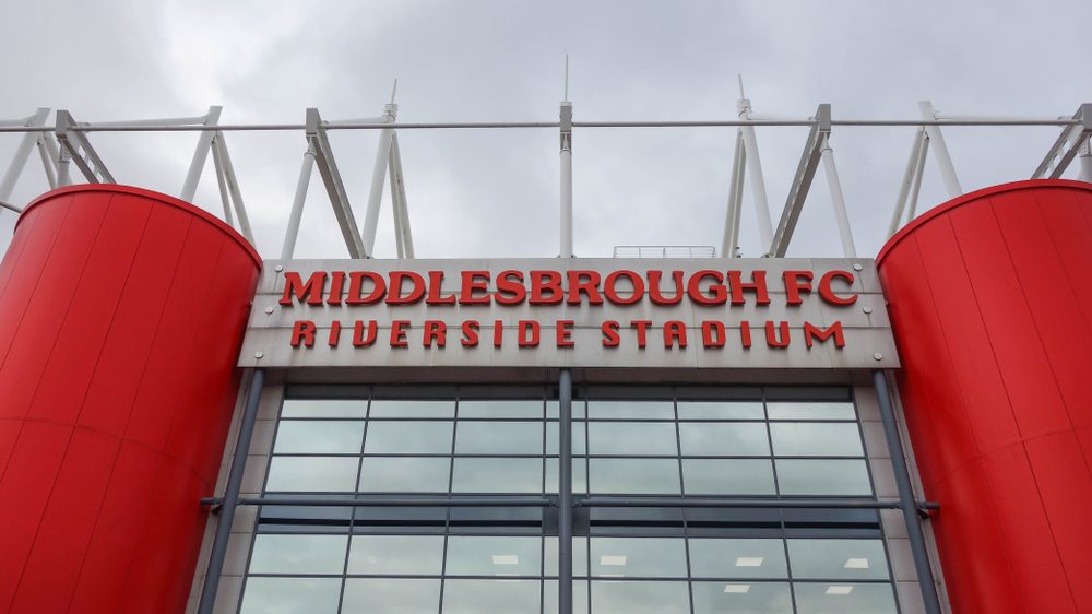 Kits Middlesbrough FC para trocar a marca Unibet pela marca Safer Gambling Week